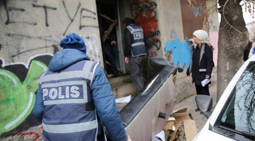 Polis okul çevresinde kuş uçurtmuyor