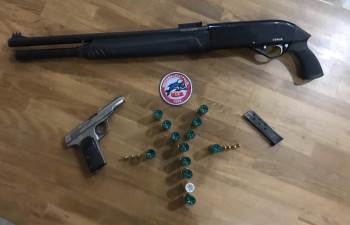 Polis Ruhsatsız Tabanca İle Pompalı Tüfek Ele Geçirdi
