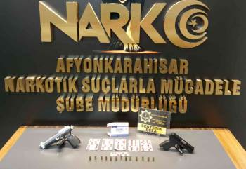Polis Uyuşturucu Satıldığı İhbarı Üzerine Gittiği Adreste 3 Kişiyi Gözaltına Aldı
