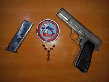 Polise Direnen Şüphelilerin Üzerinden Ruhsatsız Tabanca Çıktı
