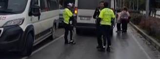 Polisin dur ihtarına uymadı, 5 öğrenciyi serviste bırakıp kaçtı!