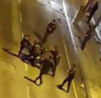 Polisin Kavga Eden Gruba Müdahalesi Amatör Kamerada
