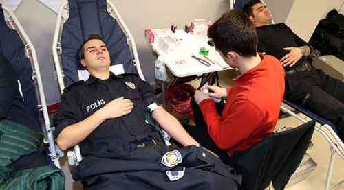 Polislerden kan bağışına destek