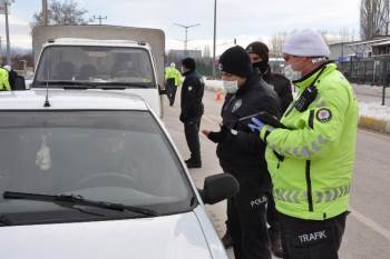 Polisten ’Çakarlı Araç’ Denetimi
