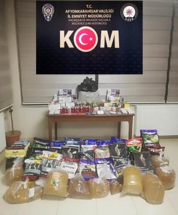 Polisten Kaçak Sigara Ve Cinsel İçerikli Hap Operasyonu
