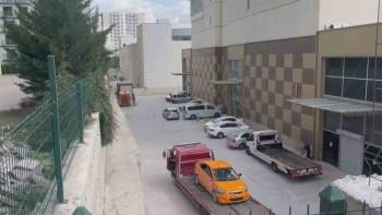 Polisten kaçtı, 2 duvar arasına sıkıştı