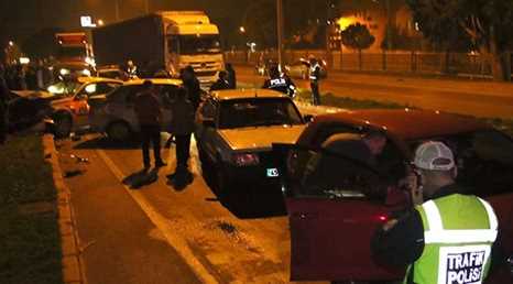 POLİSTEN KAÇTI ZİNCİRLEME KAZA OLDU