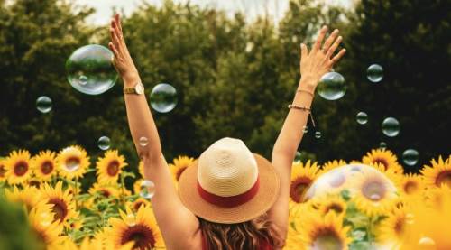 Polyannacılık Ne Demek? Olumsuz Düşüncelere Karşı Pozitif Bakış Açısının Önemi