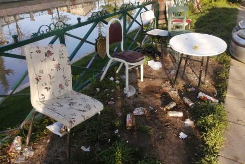 Porsuk Kenarında çöp tepkisi: “Yiyip içip gidiyorlar”