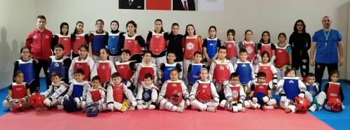 Porsuk Spor Salonu’nda taekwondo heyecanı sürüyor