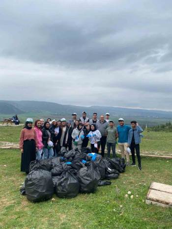 Poşet Poşet Çöp Topladılar
