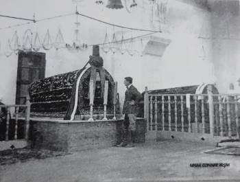 Prens Pihilip’İn Babası Bundan 100 Yıl Önce Afyon’Daki Türbeye Çizmeleriyle Girmiş
