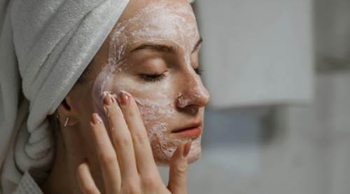 Prenses Bakım (Prenses Protokolü) Nedir? Cildi Gerçekten Yeniler mi, Yoksa Riskli mi?