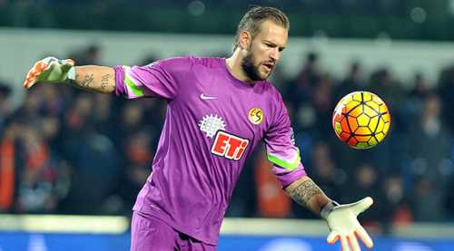 PROFESYONELLİĞE SIĞMADI