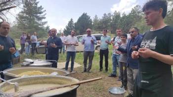 Protokol Üyeleri Yağmur Yağması İçin Dua Etti
