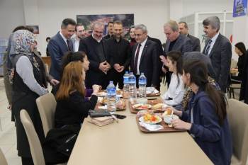 Protokolden Yesevi Kız Öğrenci Yurdu’Na Ziyaret
