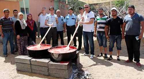 Protokole salça yapmayı öğrettiler