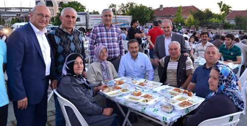 RAMAZAN BEREKETİ MAHALLELERDE YAŞANIYOR