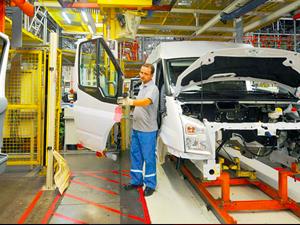 Ford 3 fabrikada üretime ara verdi