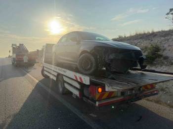 Refüje Giren Otomobilde 4 Kişi Yaralandı
