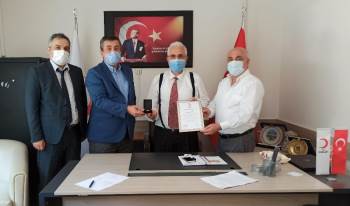 Rekor Kan Bağışı Yapan Vatandaşa Altın Madalya
