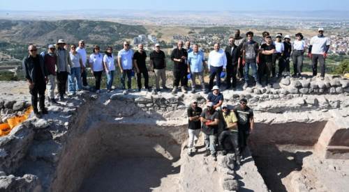 Rektör Adıgüzel’den Karacahisar kazılarına destek