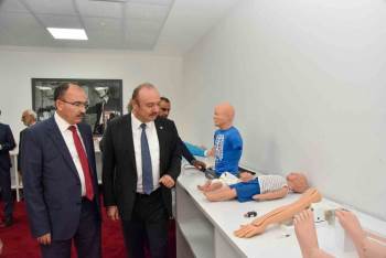 Rektör Beydemir, "Tıp Fakültesi Bilecik Halkının Sağlık Hizmetinde Etkin Bir Rol Oynamaktadır"
