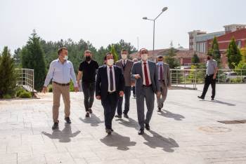 Rektör Beydemir, Morfoloji Binasında İncelemelerde Bulundu
