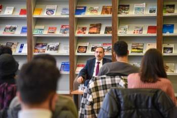 Rektör Beydemir, Öğrencilerle Bir Araya Geldi
