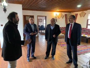 Rektör Beydemir, Osmaneli Belediyesiyle Birlikte Yürüttükleri Projeleri Yerinde İnceledi
