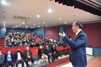 Rektör Beydemir, Vakıf Gönüllüsü Öğrencilerle Söyleşiye Katıldı
