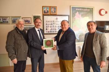 Rektör Beydemir Muhtarlar Derneği Başkanı Çınar İle Bir Araya Geldi
