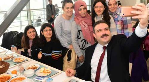 Rektör'den öğrencilere sürpriz