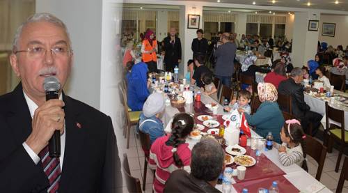 Rektör Gönen, mültecilerle iftarda buluştu