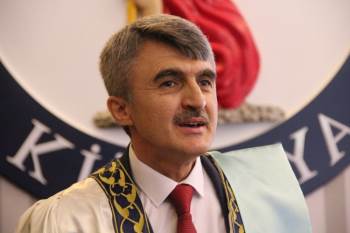 Rektör Kazım Uysal: "Uzaktan Eğitim Bizim İçin Bir Zorunluluktu"
