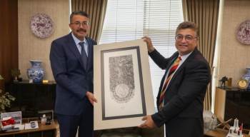 Rektör Kızıltoprak, Kütahya Valisi Ali Çelik İle Bir Araya Geldi
