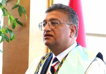 Rektör Kızıltoprak, Kutlama Çiçeği Yerine Derneklere Bağışta Bulunulmasını İstedi
