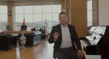 Rektör Süleyman Kızıltoprak: "Yeteneklerinizi Geliştirin Ve En Az Bir Yabancı Dil Öğrenin"
