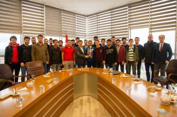 Rektör Taş Sporcularla Bir Araya Geldi
