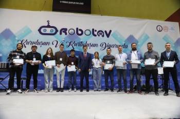 Rektör Tekin, Öğrencileri Tebrik Etti
