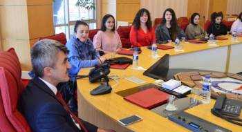 Rektör Uysal, Güzel Sanatlar Fakültesi’Nin Ödüllü Öğrencilerini Kabul Etti
