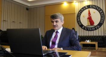 Rektör Uysal, Video Konferans Yöntemiyle Öğrencilerle Buluştu
