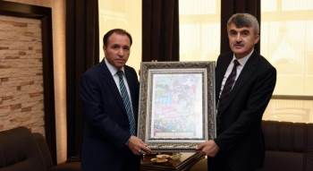 Rektör Uysal’Dan Akü Rektörü Karakaş’A Ziyaret
