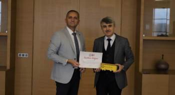 Rektör Uysal’Dan Armağan’A Teşekkür Belgesi
