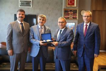 Rektör Uysal’Dan Başkan Işık’A Ziyaret
