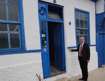 Rengarenk Boyanan Köy Evleri
