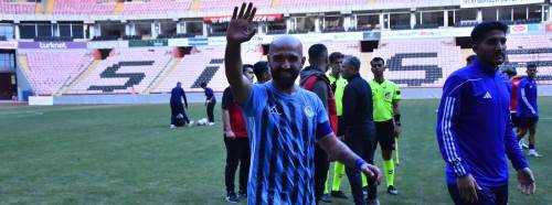 Rıdvan alkış topladı