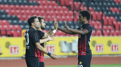 Rize üçte üç yaptı, Es Es 14'üncü sırada