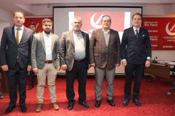 Rozetlerini Genel Başkan Taktı
