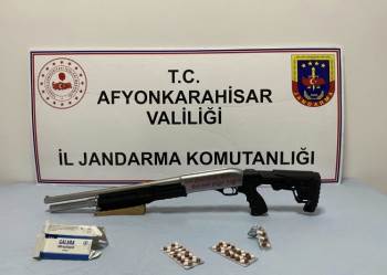 Ruhsatsız Tüfek İle Havaya Ateş Ediyordu, Yakalandı
